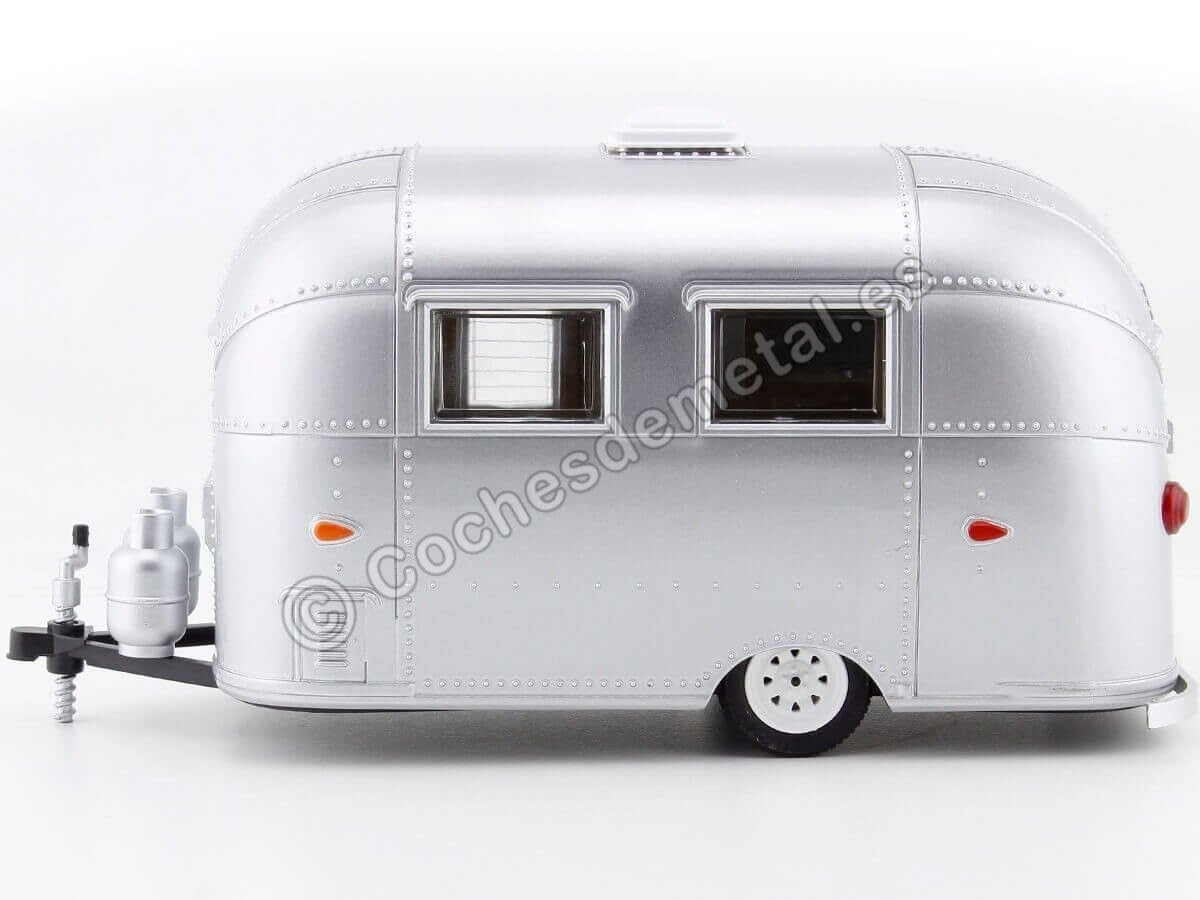 Amazon.com: Greenlight 18224 Airstream Bambi 16' Camper Trailer